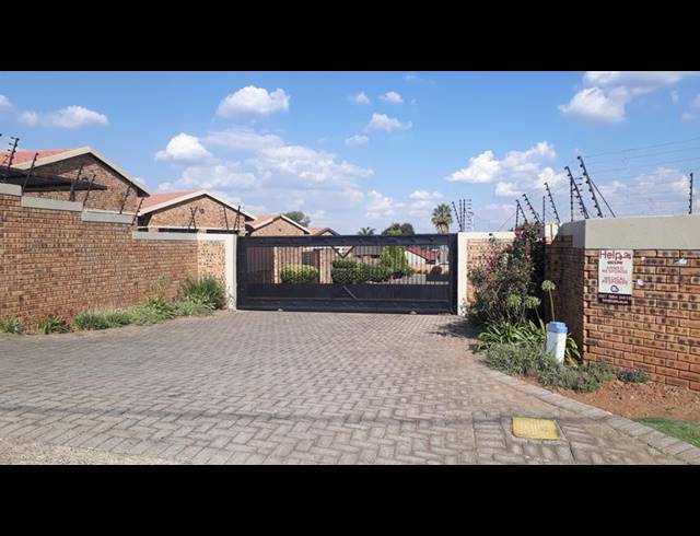 3 BEDROOM HOUSE FOR SALE IN GROBLERPARK EXT